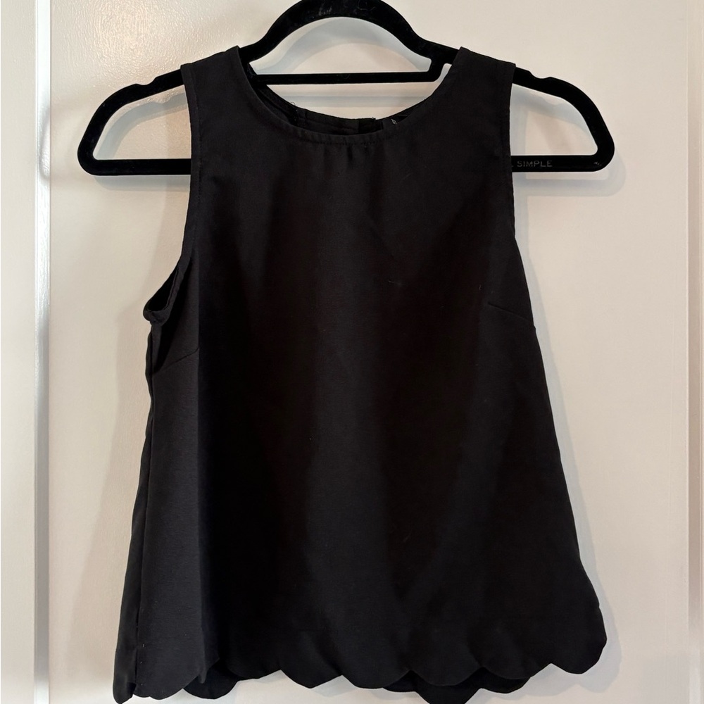 Black Scallop Hem Sleeveless Top - Classic Women's Tank